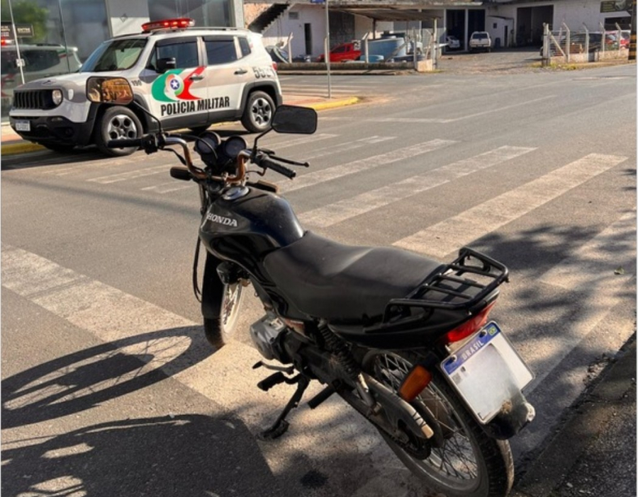 Polícia Militar recupera motocicleta furtada no centro de Braço do Norte