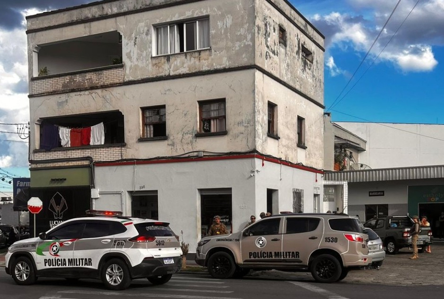 Força-tarefa interdita estabelecimento e notifica comércios em operação de fiscalização de bebidas em Braço do Norte