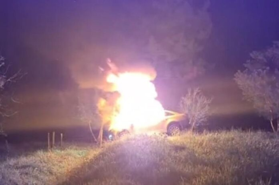 Carro cai em ribanceira e pega fogo após acidente na Estrada Geral Rio Perso em Cocal do Sul