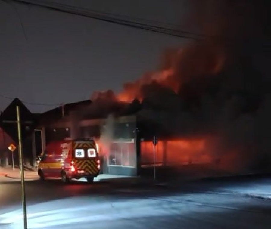 Incêndio de grandes proporções destrói tradicional lanchonete no bairro Bela Vista em São Ludgero
