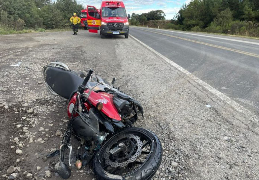 Colisão entre caminhonete e moto deixa jovem de 26 anos sem vida na BR-282 em Bom Retiro