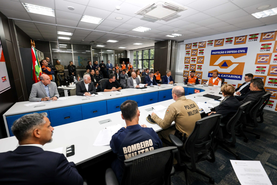 Santa Catarina realiza primeira reunião presencial do Comitê de Gestão de Crises após assinatura do Decreto de Alerta Climático