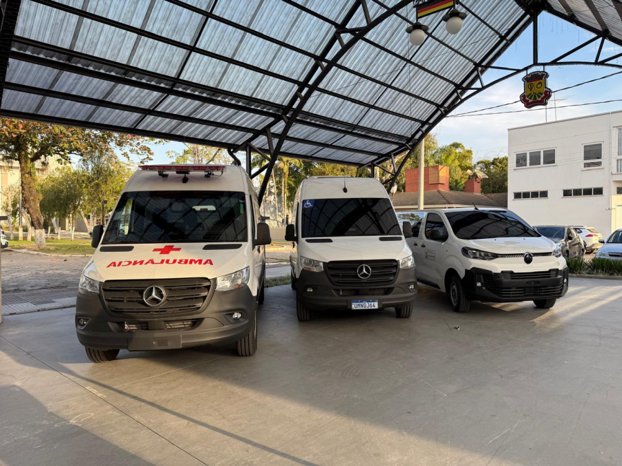 Saúde de São Ludgero recebe três novos veículos para reforçar o atendimento e o transporte de pacientes