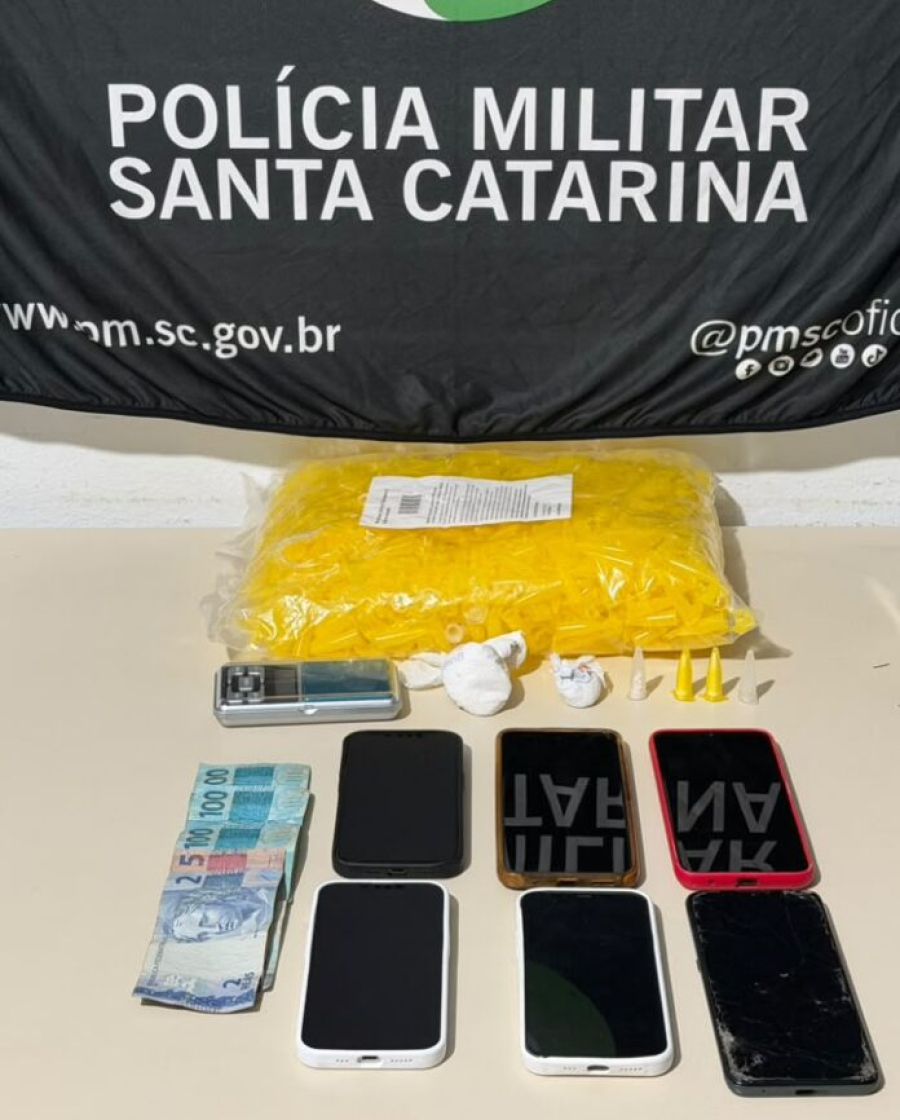 Polícia Militar prende duas mulheres e um homem por tráfico de drogas em Braço do Norte