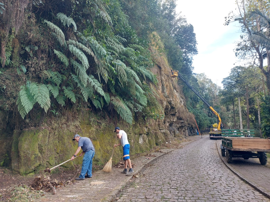 Trânsito na Rua Etienne Stawiarski será interrompido nesta quarta-feira (15/07) para manutenção das Esculturas do Paredão
